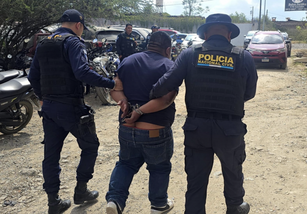 Padre e hijo eran buscados por robo agravado, homicidio y violencia contra la mujer