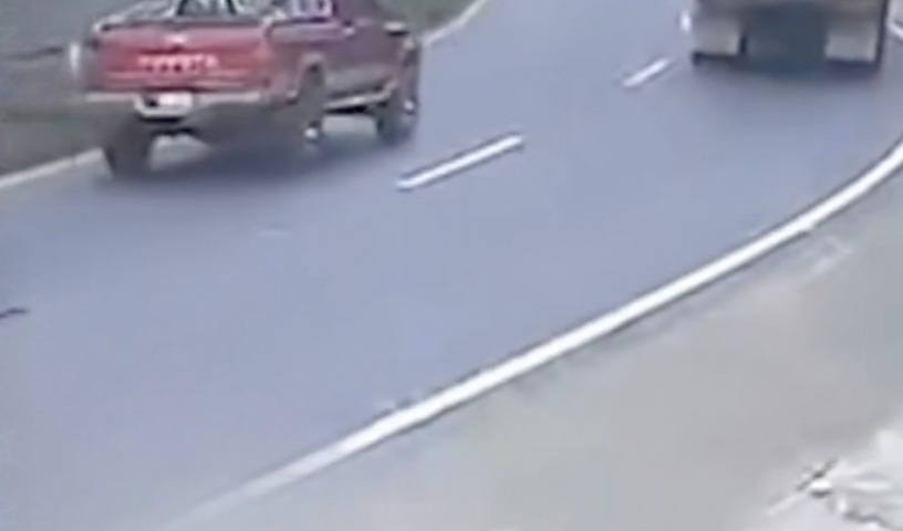 VIDEO: Así ocurrió el accidente que dejó a un hombre y una niña sin vida