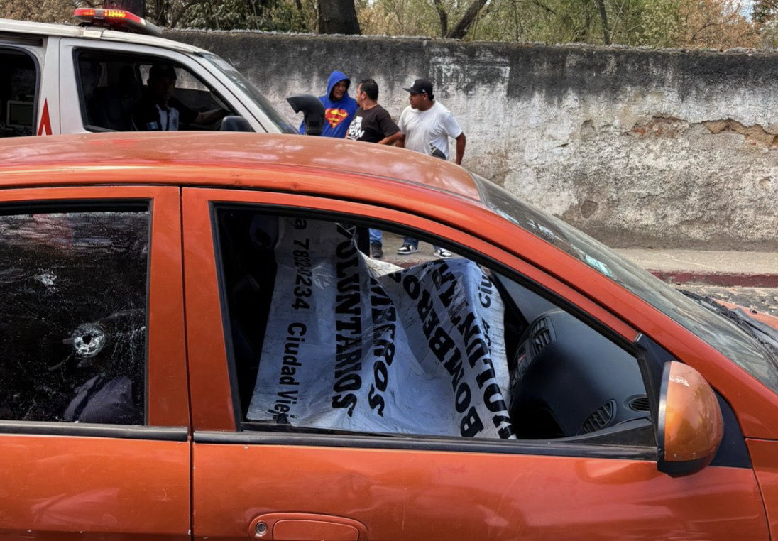 Balacera en Antigua: reportan dos fallecidos dentro de un vehículo