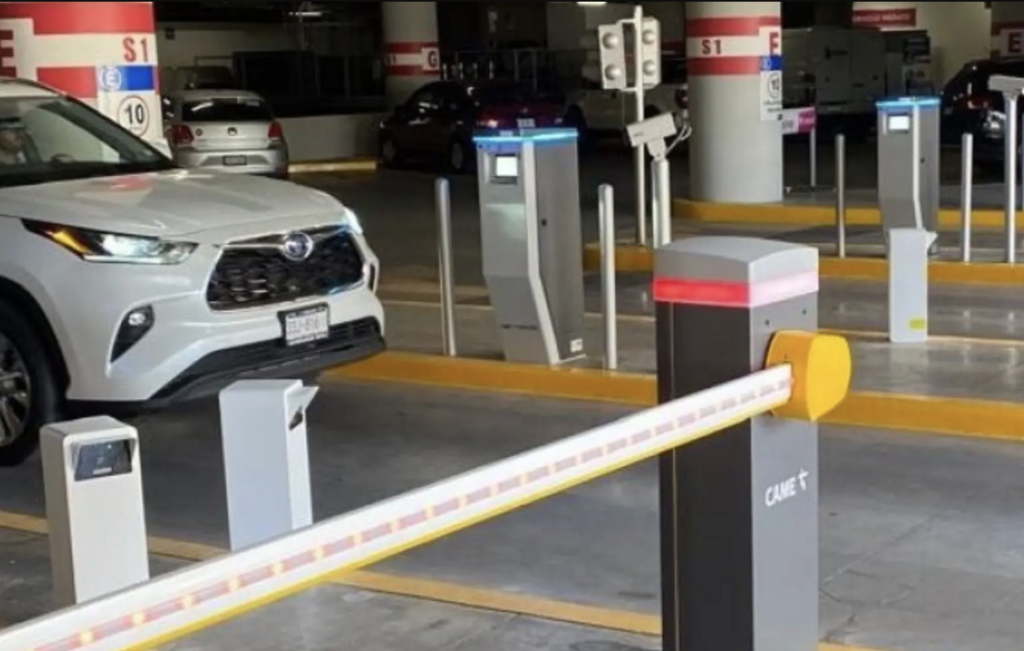 Iniciativa de ley busca evitar cobros elevados en parqueos y mejorar la seguridad