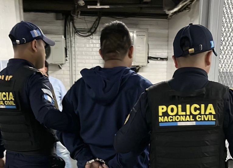 Capturado: lo sorprenden amenazando a peatón y robando su celular