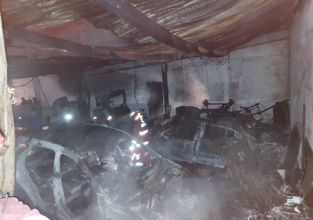 Consume vehículos: así quedó taller mecánico tras incendio en Mixco (video)