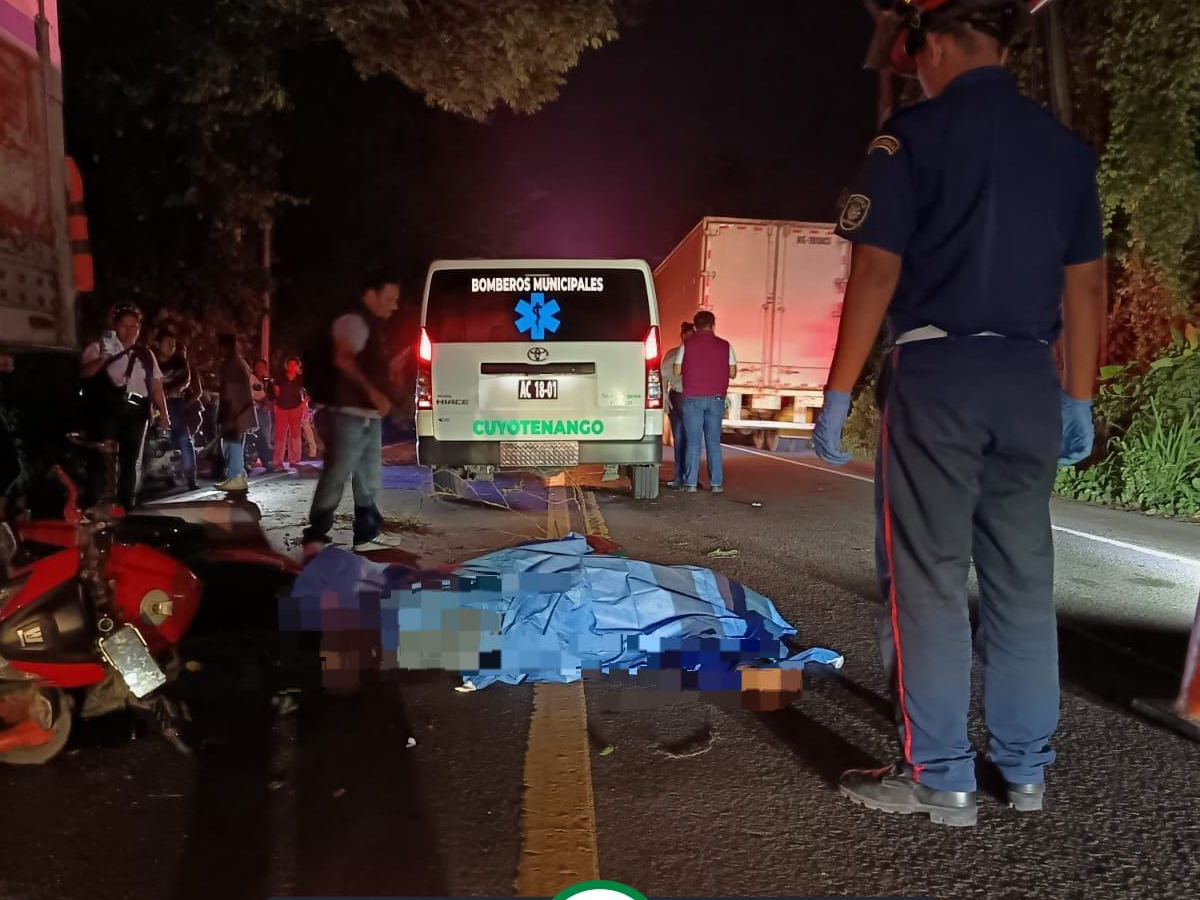 Motorista muere tras chocar contra un tráiler en Cuyotenango, Suchitepéquez